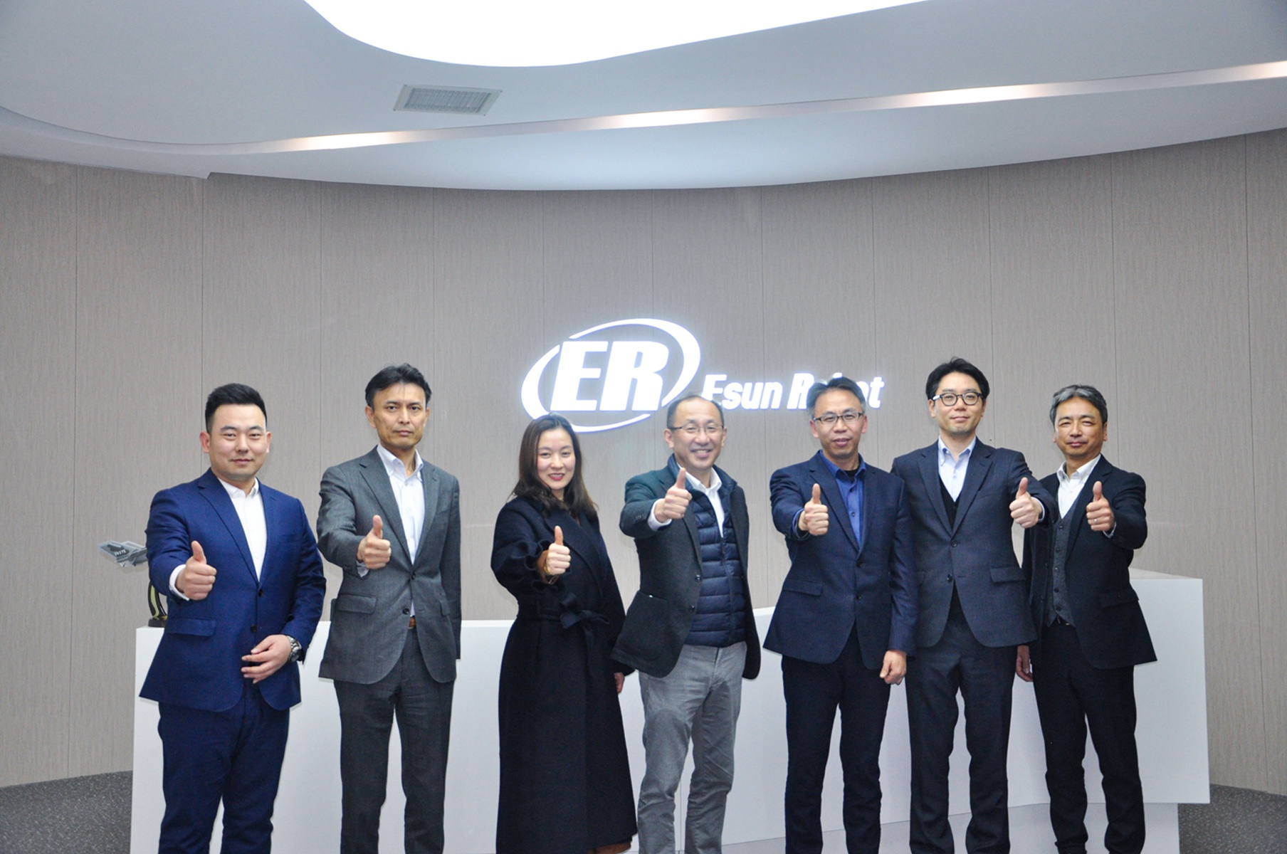 熱烈歡迎EPSON SEC吉野部長一行蒞臨鎰升機(jī)器人！